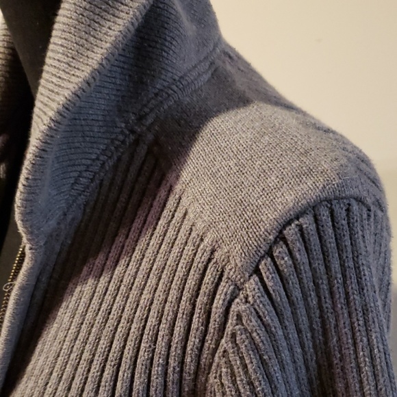 H & M heavier sweater , full zip - Picture 2 of 4